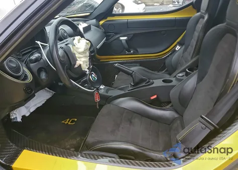 2015 Alfa Romeo 4C Spider z USA, uszkodzony, nr VIN ZARBAAB49FM169436